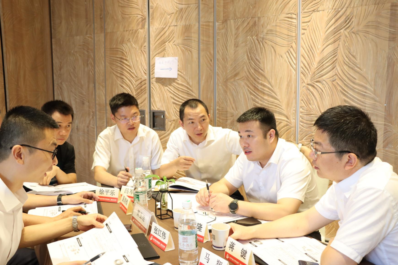 2021年6月25日-26日，6163银河二建组织开展了2021年中高层主管执行力培训。本次培训特邀清华、北大、上海交大总裁班讲师，中国企业家协会特聘高级讲师许晋老师进行授课。